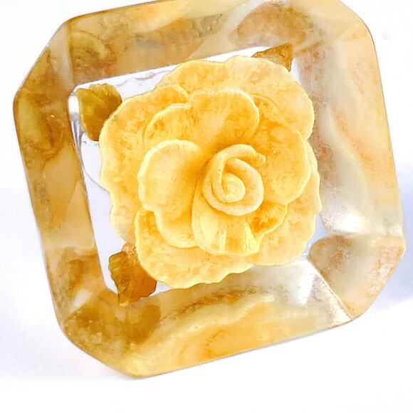 VTG Mid Century Earrings Lucite Embedded Rose Yellow Screw Back Floral - Picture 6 of 13